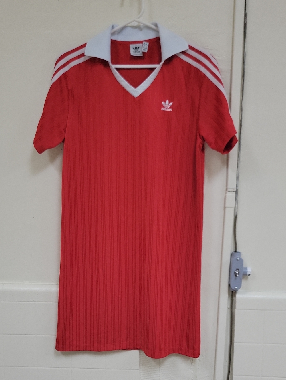 Playera adidas Red Polo-Style Kids Dress with White Collar and Stripes